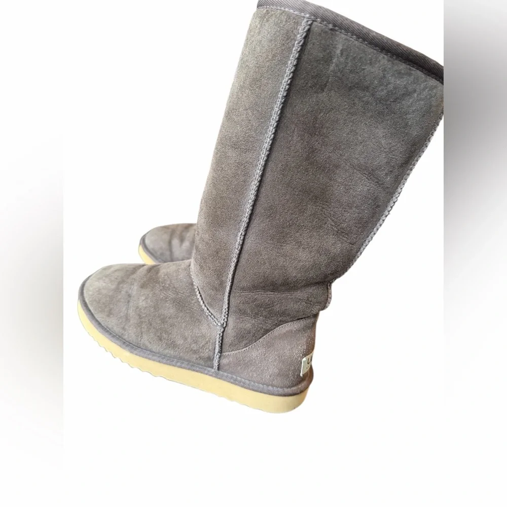 UGG Australia Classic Tall Shearling Boots Brown Women’s Size 7